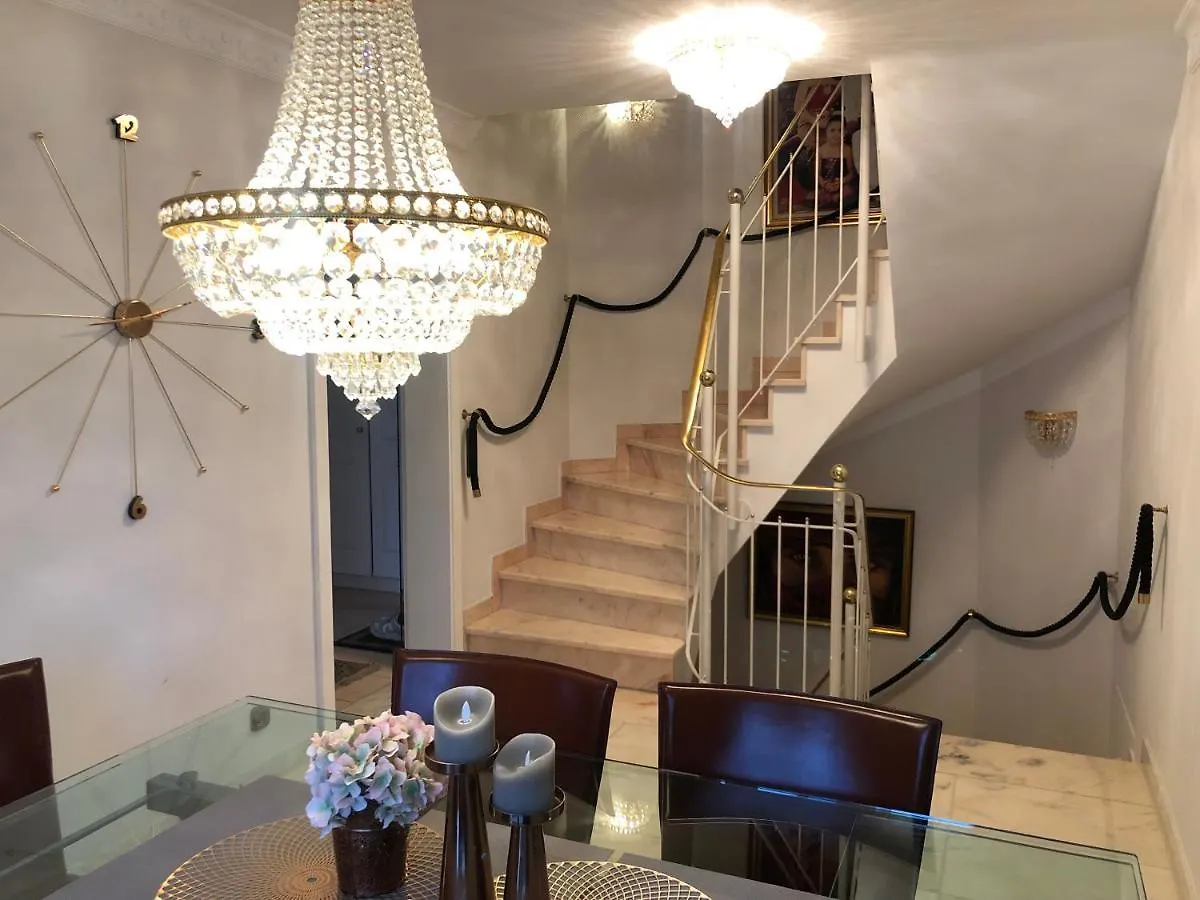 Luxurioeses Haus In Muenchen Apartment  Munich